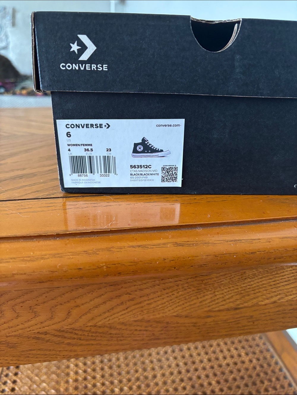 Size 6 women's converse